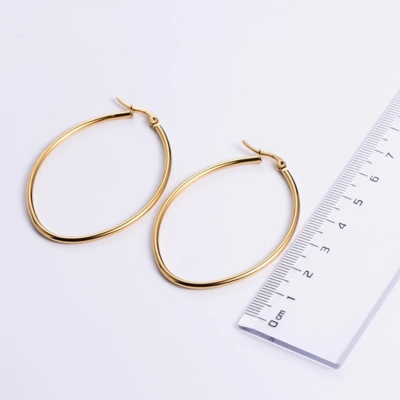 New 18k Gold Plated Oval Hoop Earrings - Picture 3 of 5